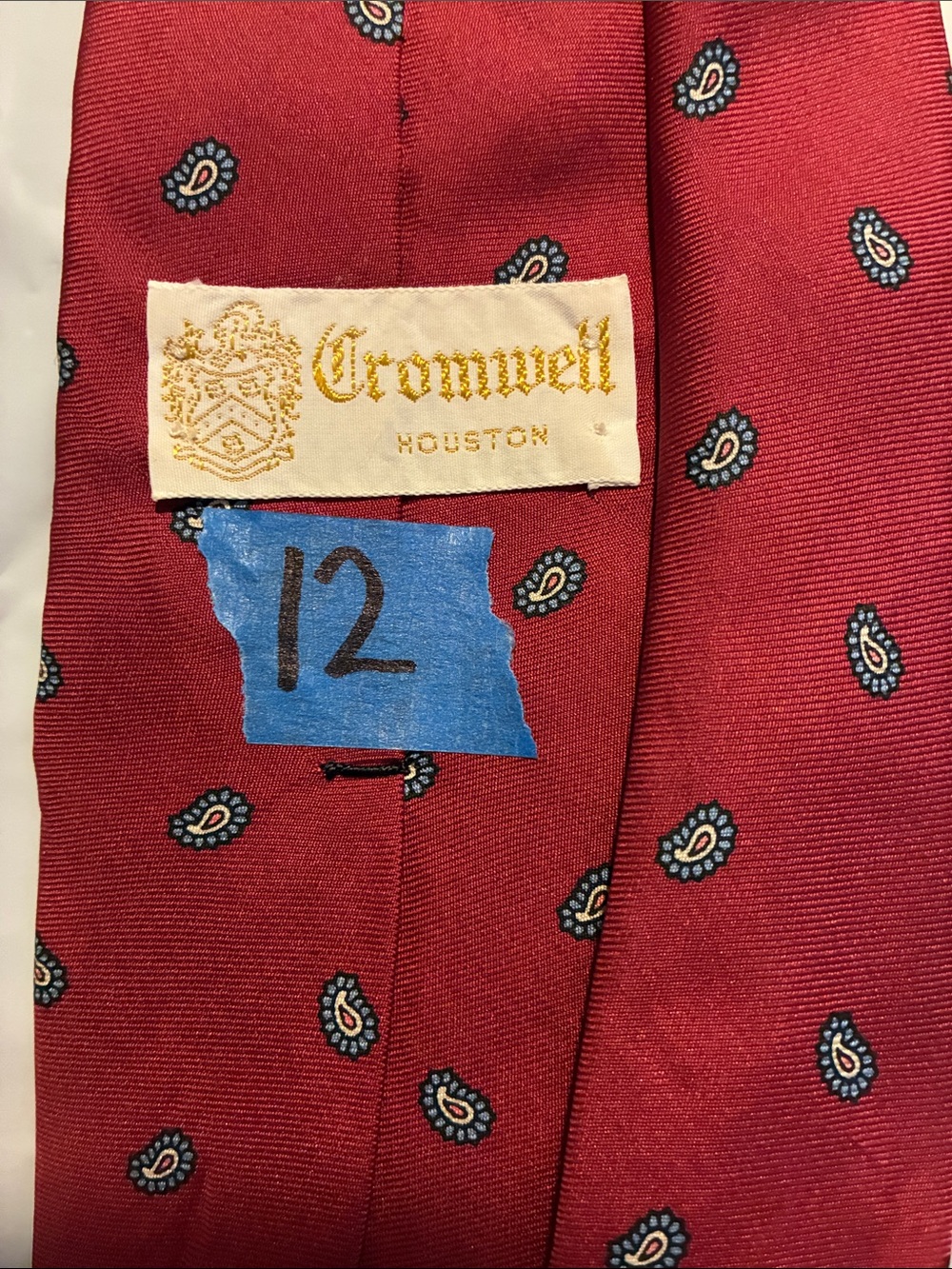 CROMWELL Red Paisley Pattern Men's Tie with Small Motifs - Picture 2 of 3